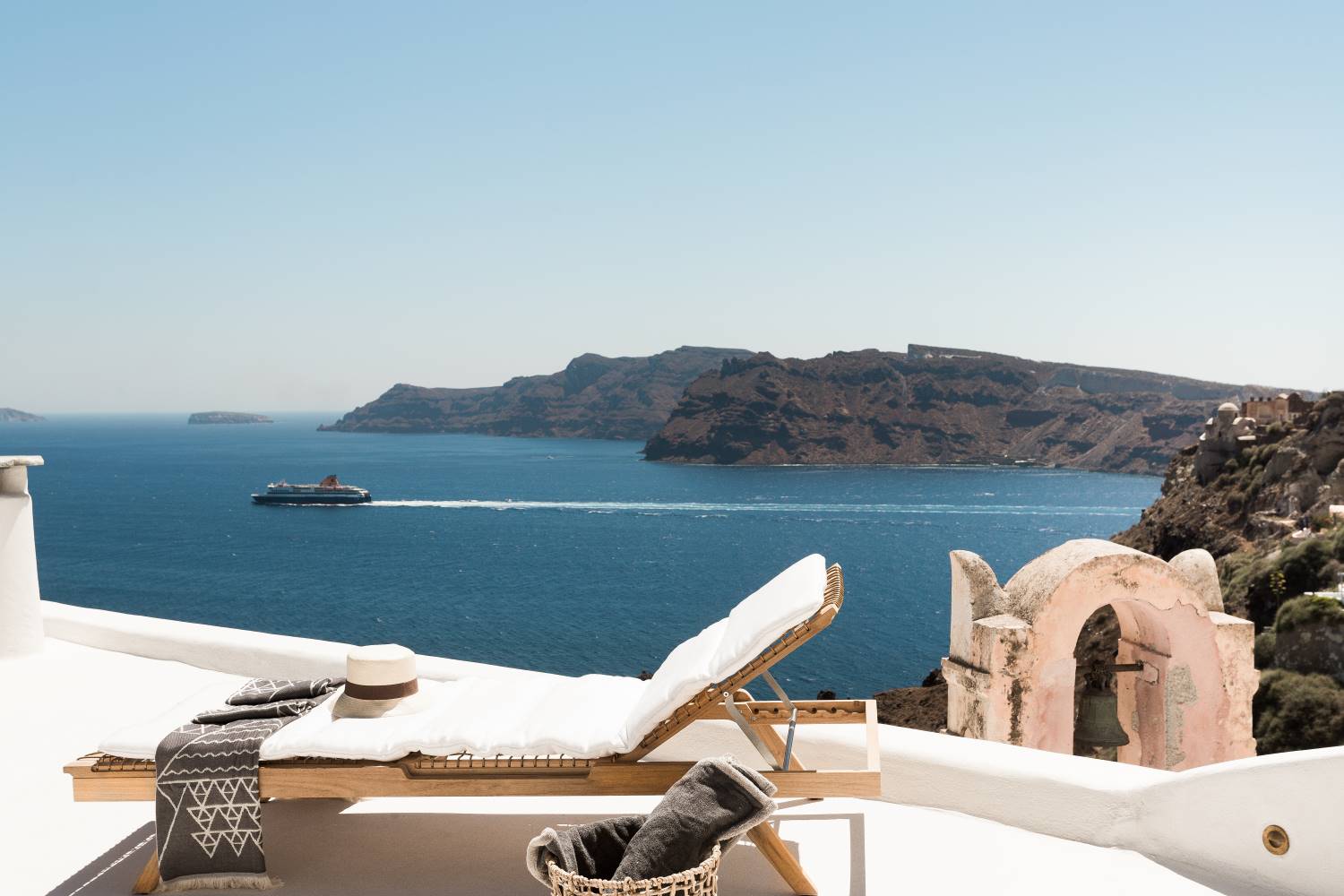 Armenaki Santorini - a luxury hotel